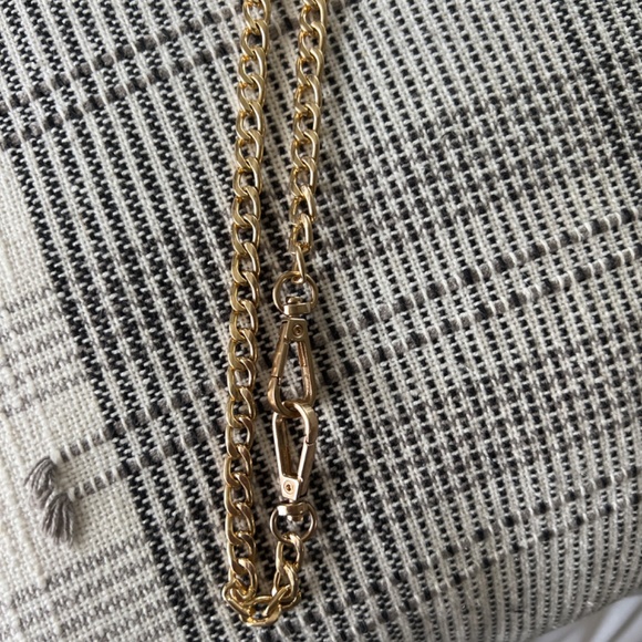Long chain 46” gold - Picture 2 of 4